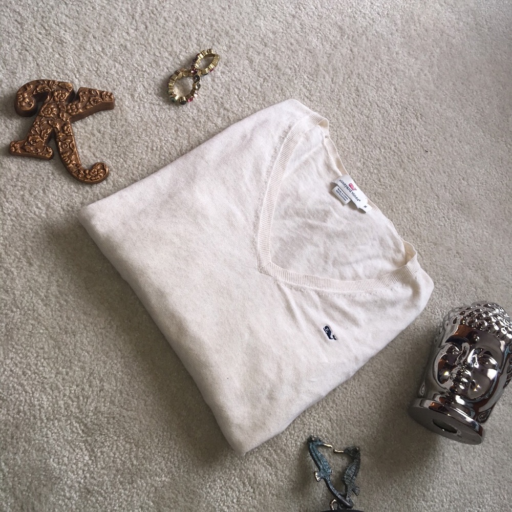 Vineyard Vines cream sweater size medium!💕